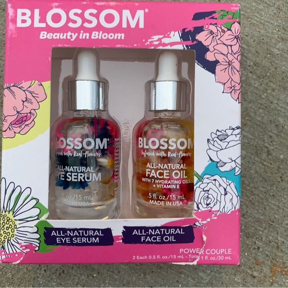 NEW Blossom Beauty Duo Set Eye Serum and Face Oil Real Flowers All Natural - Picture 4 of 4